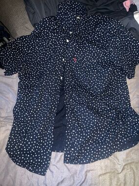 Levi's Men’s Navy Short-Sleeve Button-Down Shirt with White Dot Pattern